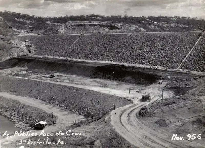 (Acervo Nacional: Açude Poço da Cruz em construção 1956)